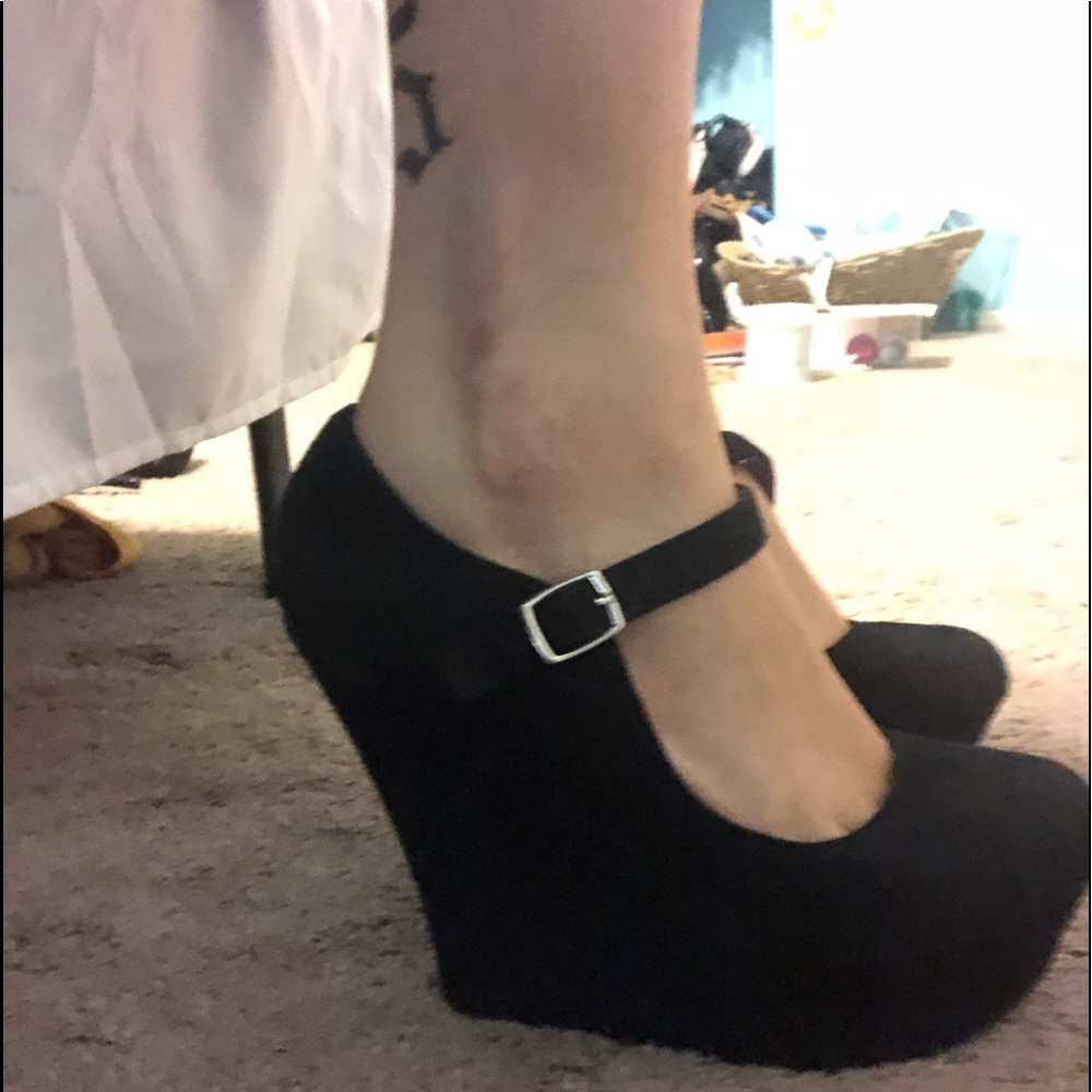 Black closed toe wedges